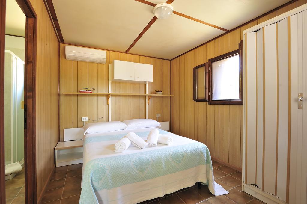 Villaggio Camping Tesonis Beach Tertenìa Habitación foto